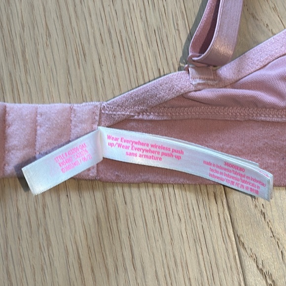 PINK Wear Everywhere Wireless Pushup Bra - Picture 6 of 6